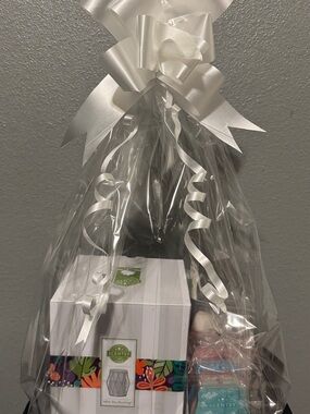 Scentsy “Wire You Blushing” Wax Warmer Set